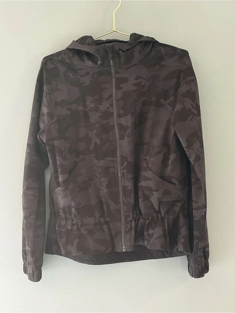 lululemon athletica Women's Camo Windbreaker Jacket - Black